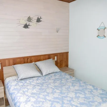 Hébergement de vacances Charmante Maison 4 Personnes à L'épine, Proche - Fr-1-823-103