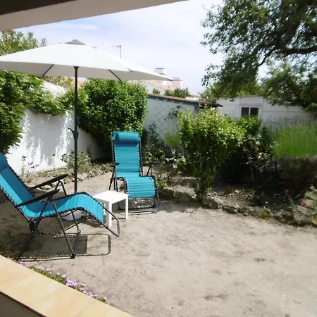 Holiday home Charmante Maison 4 Personnes A L'epine, Proche - Fr-1-823-103